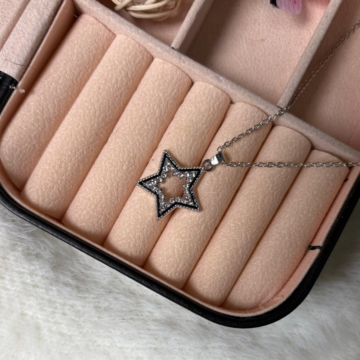 Star charm pendent 2