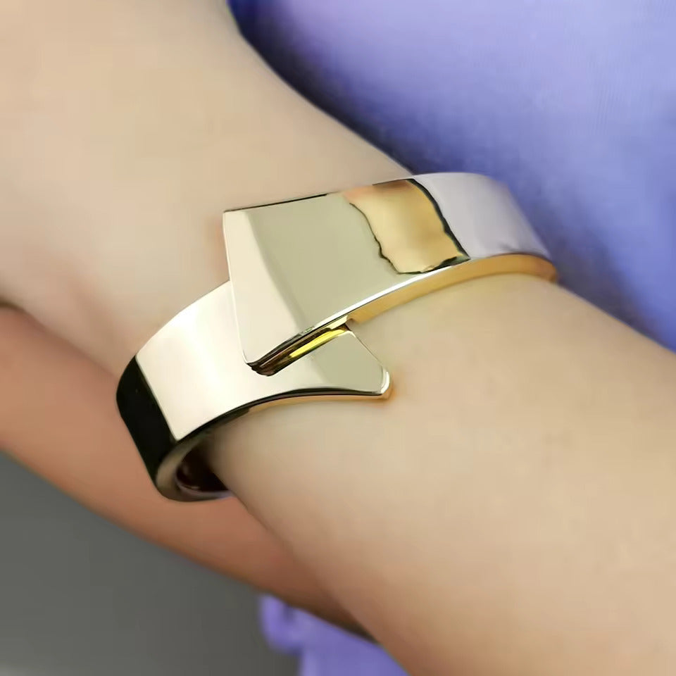 Bold Aura Golden Bracelet