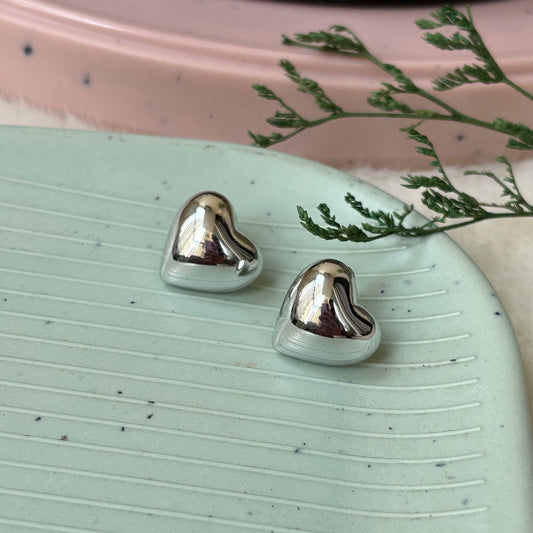 heart stud earrings silver 1