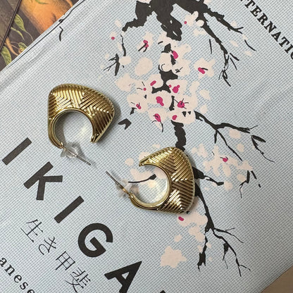 golden hoop glow earrings 3